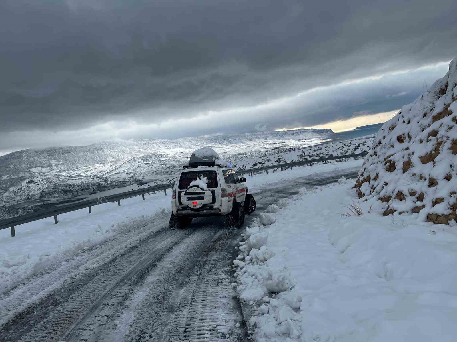 Siirt&rsquo;te 14 k&ouml;y yolu ulaşıma a&ccedil;ıldı
