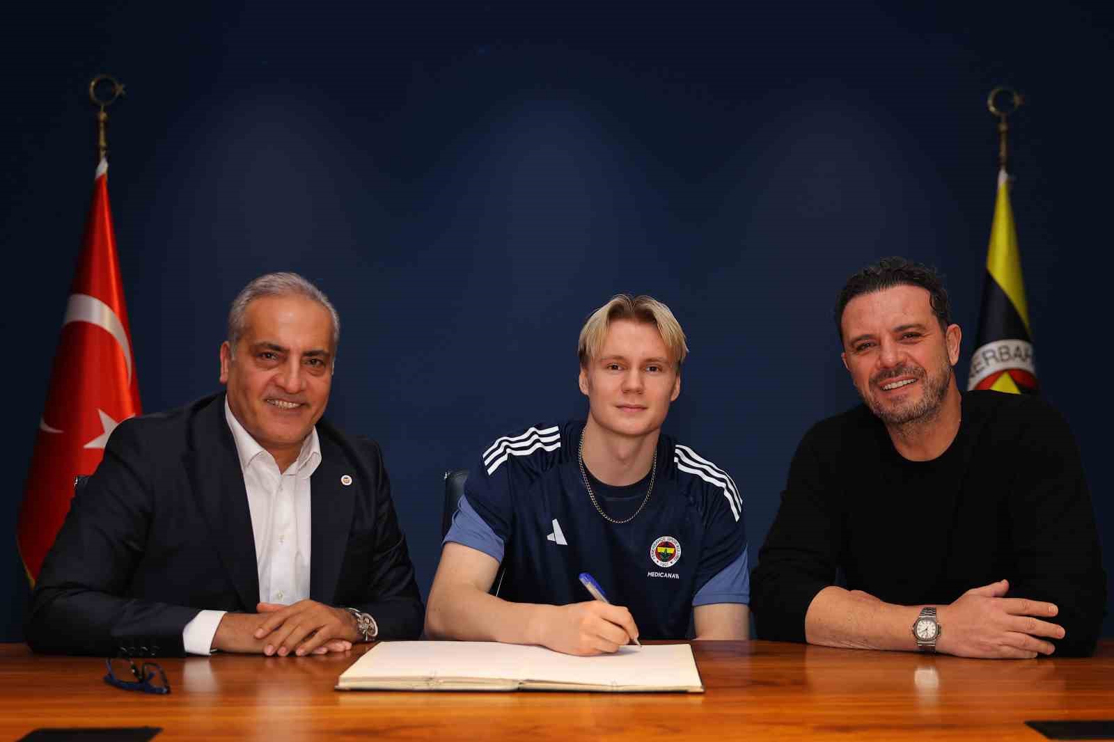 Fenerbah&ccedil;e, Finlandiyalı sma&ccedil;&ouml;r Marttila&rsquo;yı kadrosuna kattı
