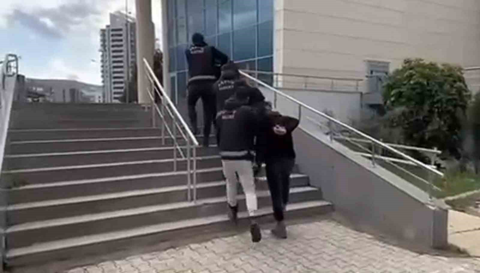 Hapis cezası ile aranan 3 kişi İskenderun&rsquo;da yakalandı
