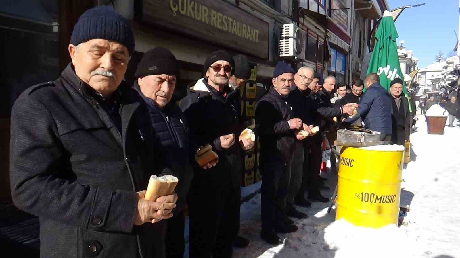 Mudurnu&rsquo;da eksi 18 derecede esnaf duası geleneği s&uuml;rd&uuml;r&uuml;ld&uuml;
