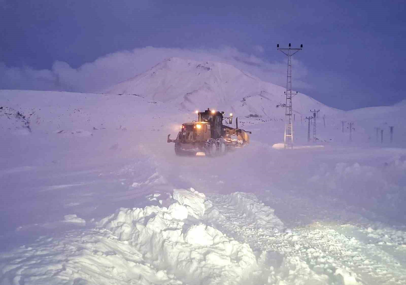 Van’da hasta ve mahsur kalanlar belediyenin çabasıyla kurtarıldı