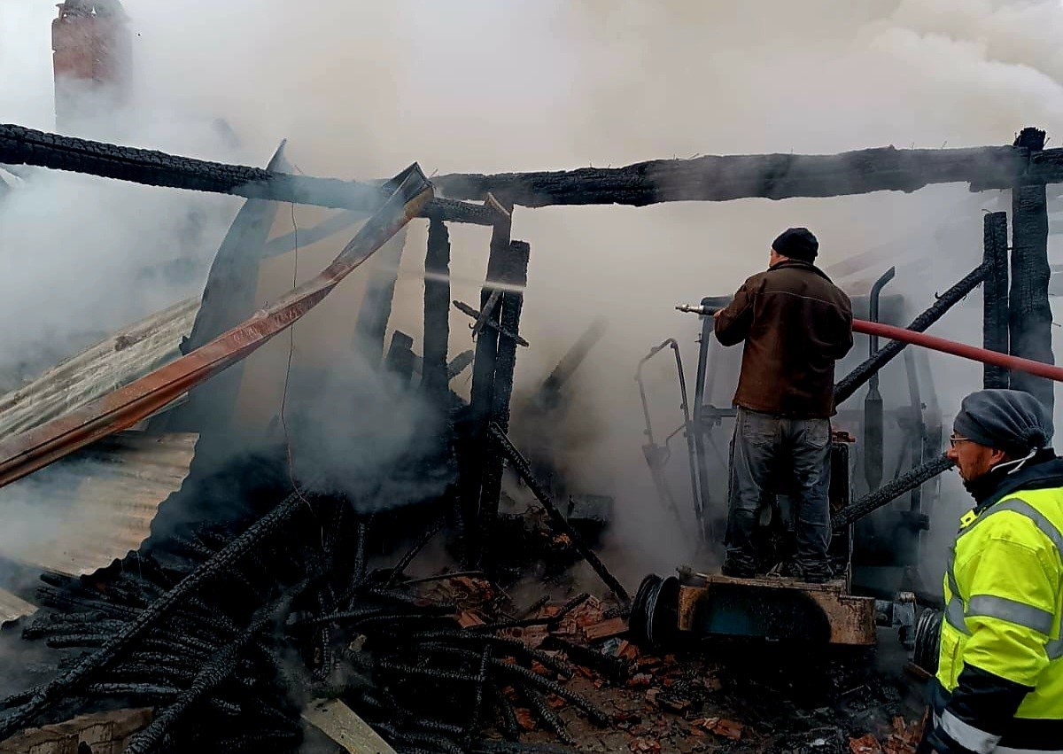 Domani&ccedil;&rsquo;te ahır yangını korkuttu
