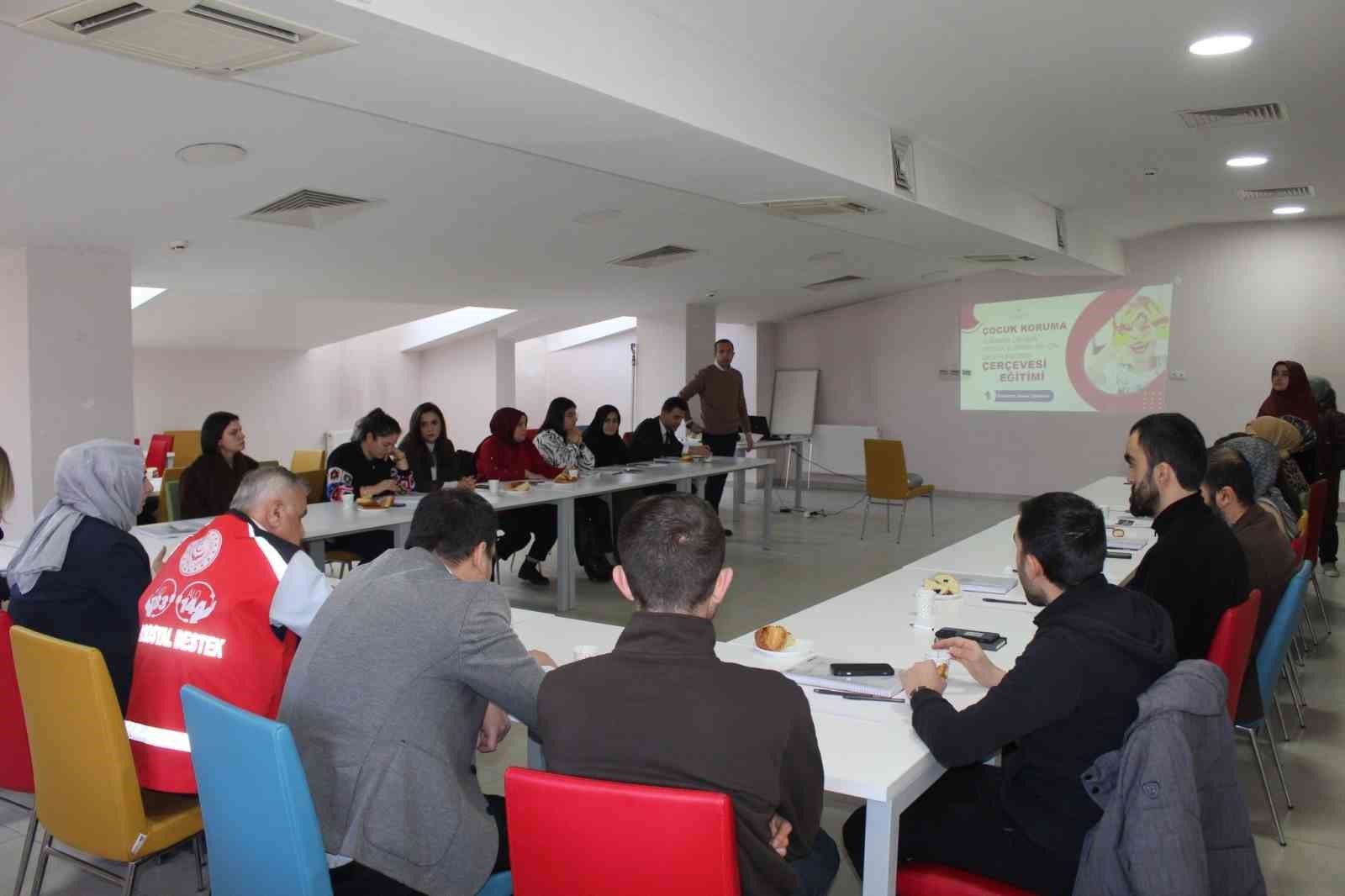 Bayburt’ta çocuk koruma hizmetlerine yönelik meslek içi eğitim düzenlendi