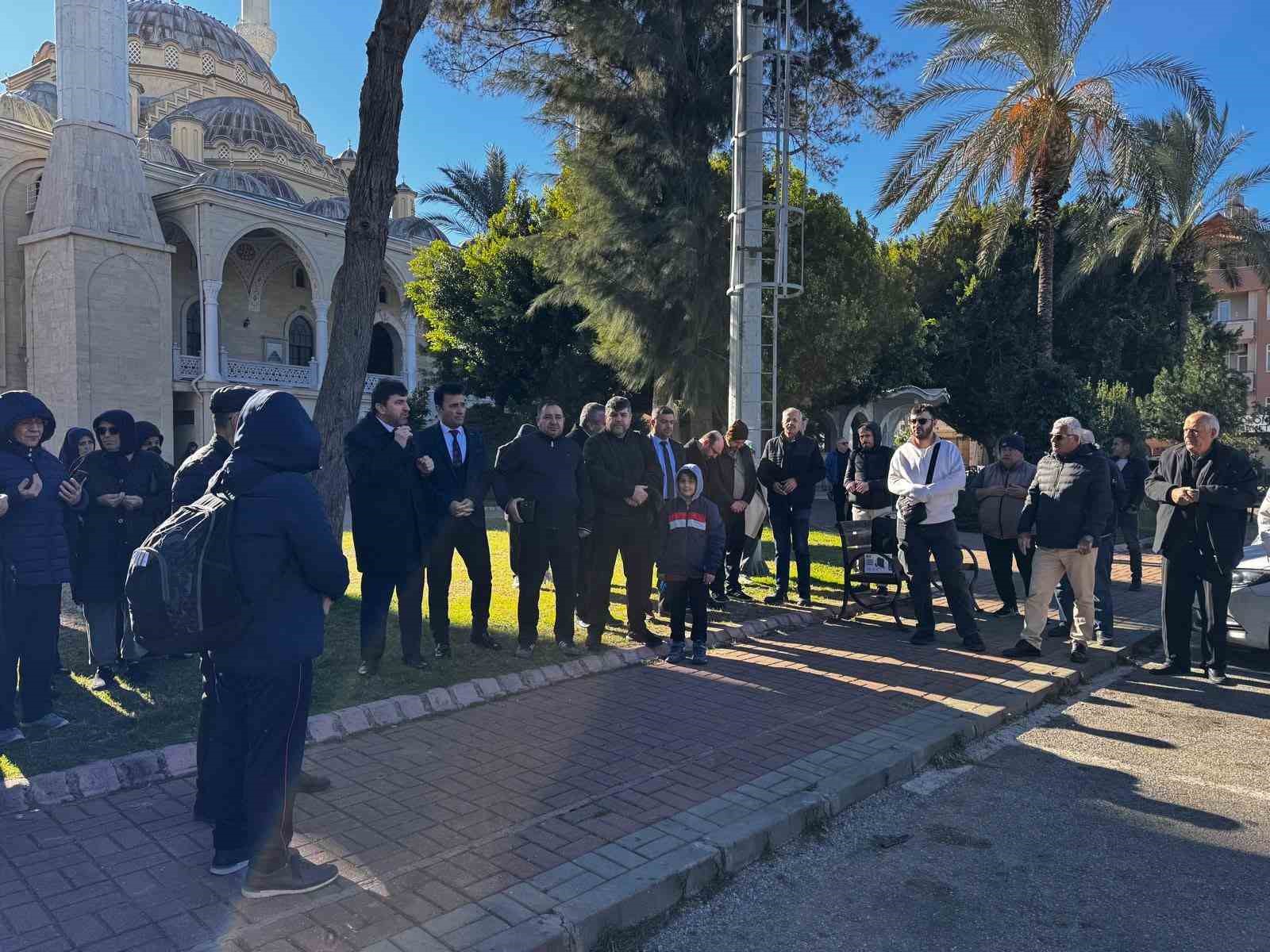 Manavgat&rsquo;ta umre yolcuları dualarla kutsal topraklara uğurlandı
