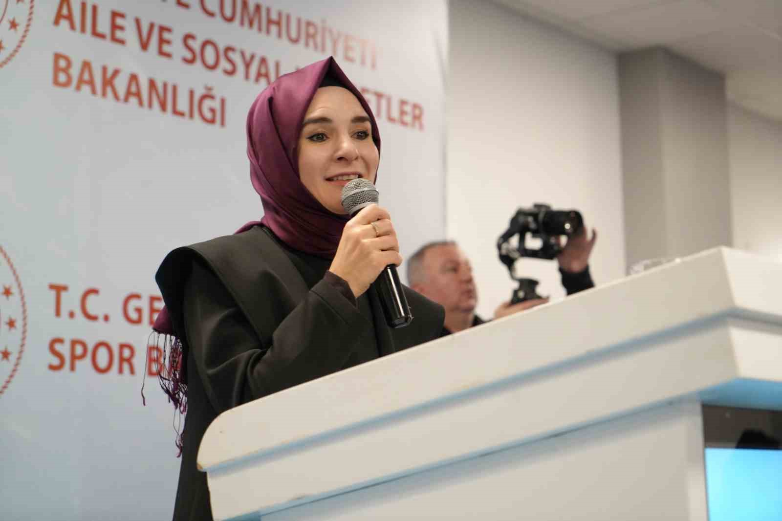 Bakan G&ouml;ktaş, Kars&rsquo;ta şehit yakınlarıyla g&ouml;n&uuml;l sofrasında buluştu
