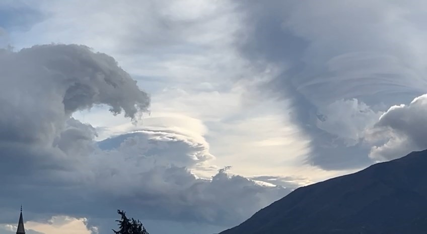 Bursa&rsquo;da g&ouml;ky&uuml;z&uuml;nde oluşan bulutlardan g&ouml;rsel ş&ouml;len
