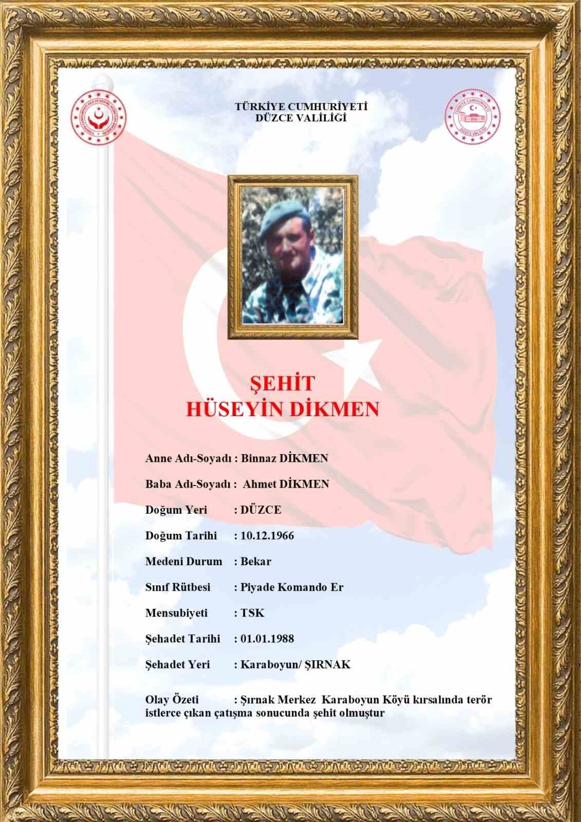 D&uuml;zce&rsquo;de jandarma personeli şehitleri kabirleri başında andı
