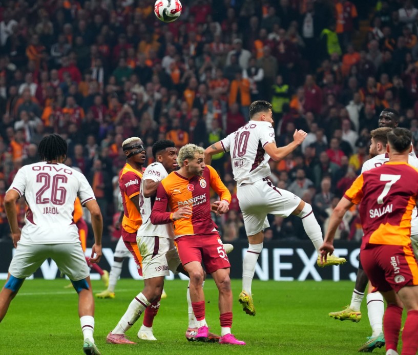 Galatasaray ile Trabzonspor, Turkcell S&uuml;per Kupa yarı finalinde karşılaşacak