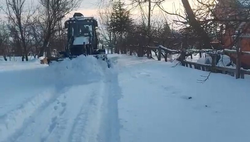 Elazığ&rsquo;da kapalı k&ouml;y yollarında &ccedil;alışmalar s&uuml;r&uuml;yor
