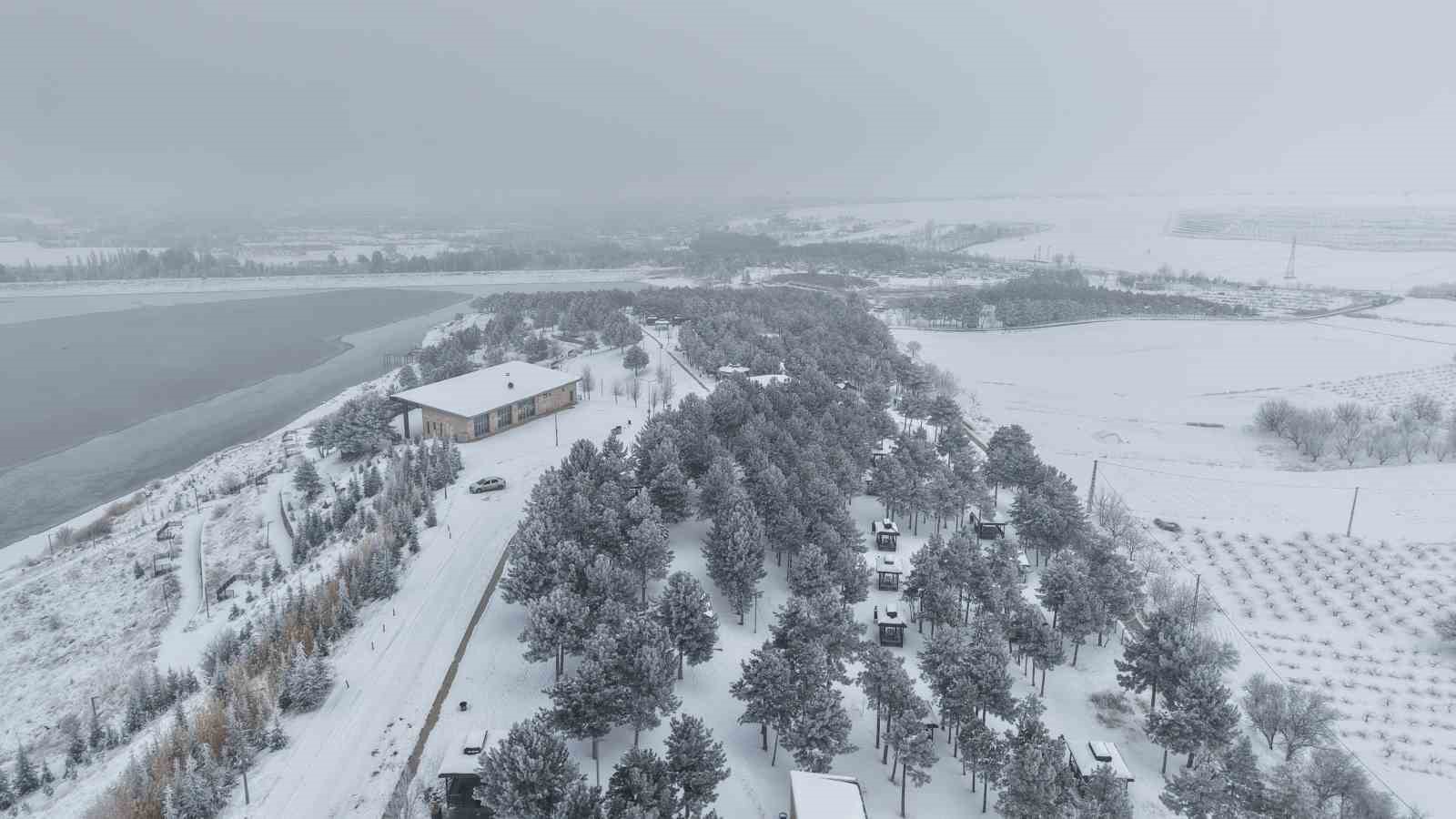 Elazığ&rsquo;da Cip Baraj G&ouml;l&uuml;&rsquo;n&uuml;n bazı kısımları buz tuttu
