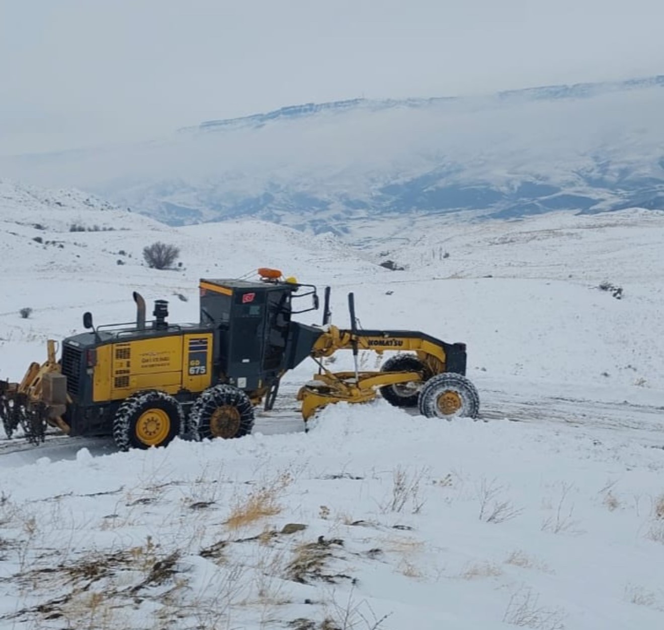 Iğdır&rsquo;da kapalı k&ouml;y yollarında &ccedil;alışmalar s&uuml;r&uuml;yor
