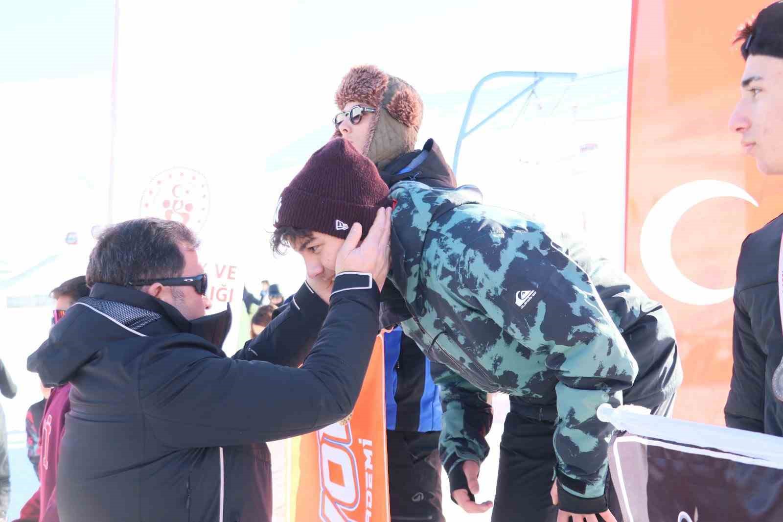 Snowboard İl Birinciliği müsabakaları sona erdi