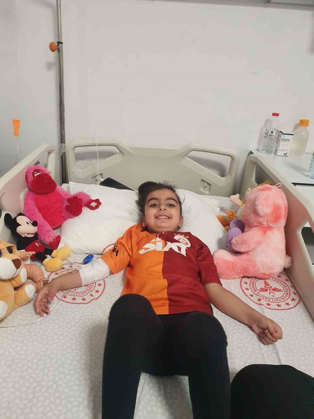 &rsquo;Yanlış iğne&rsquo; iddiasıyla yatalak olan 4 yaşındaki Mihra yaşam m&uuml;cadelesi veriyor
