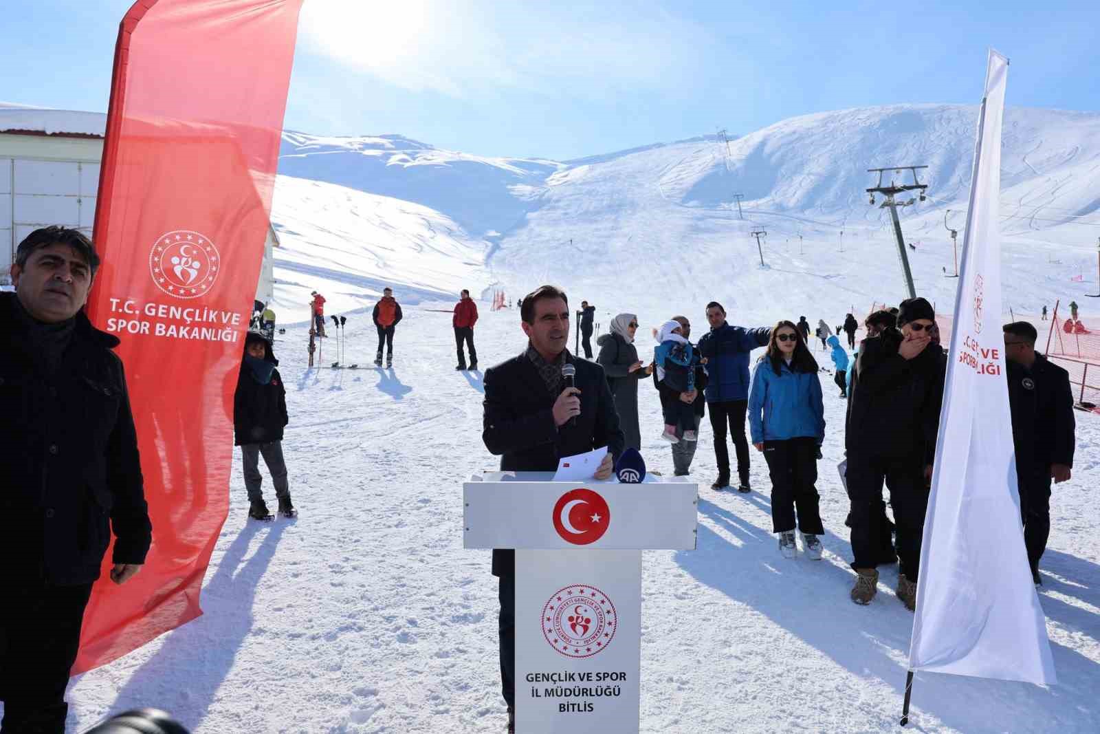 Vali Ahmet Karakaya, kayak il birinciliği m&uuml;sabakalarında sporcularla buluştu
