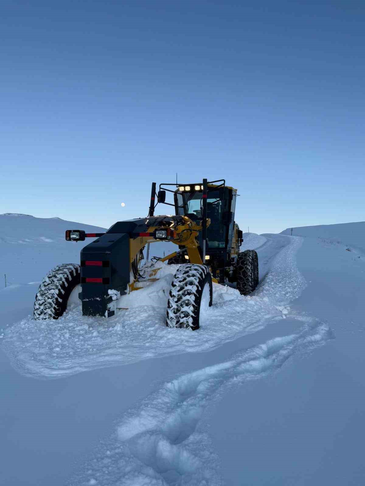 Tunceli&rsquo;de t&uuml;m k&ouml;y yolları ulaşıma a&ccedil;ıldı
