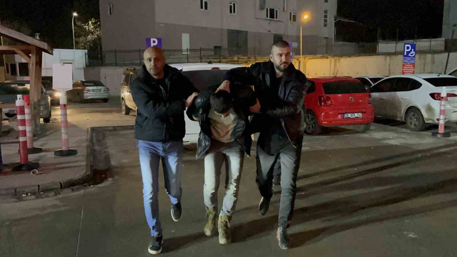 Yarış uğruna 3 genci hayattan koparan s&uuml;r&uuml;c&uuml;, ka&ccedil;tığı adreste yakalandı
