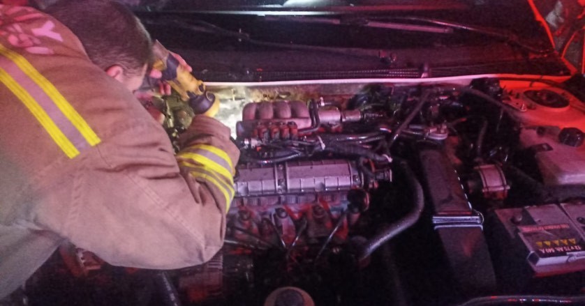 D&ouml;rtyol&rsquo;da otomobil yangını
