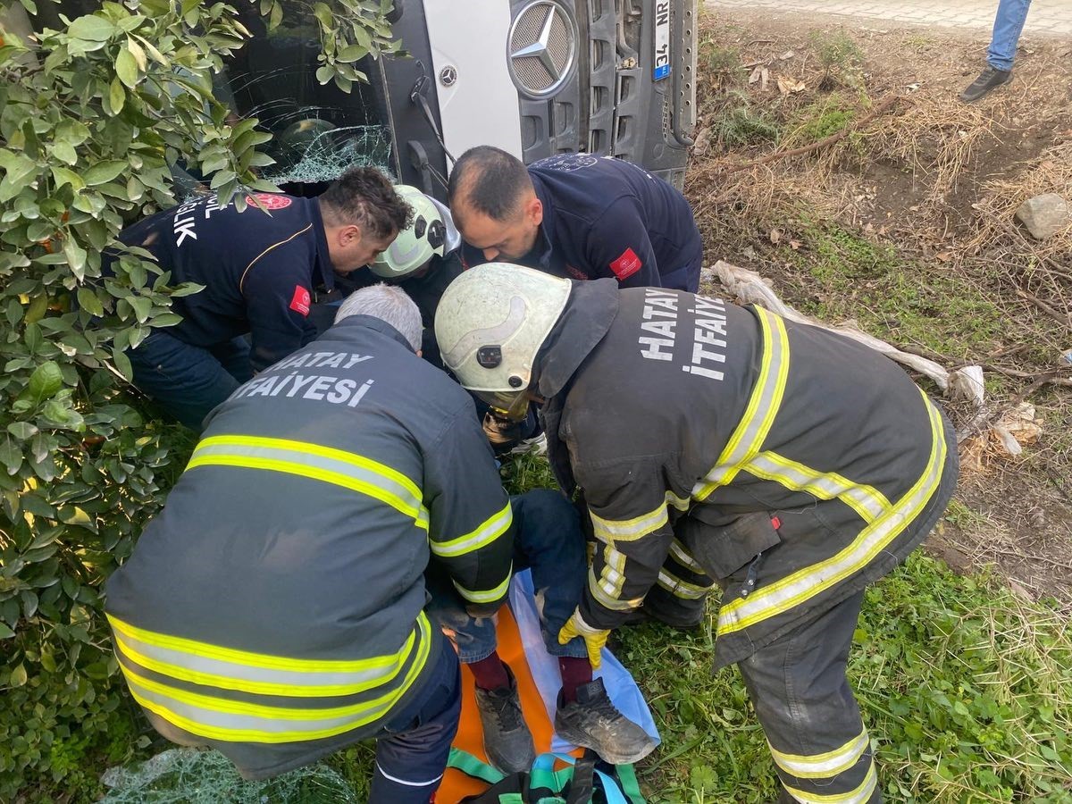 Payas&rsquo;ta trafik kazası: devrilen kamyonun s&uuml;r&uuml;c&uuml;s&uuml; yaralandı
