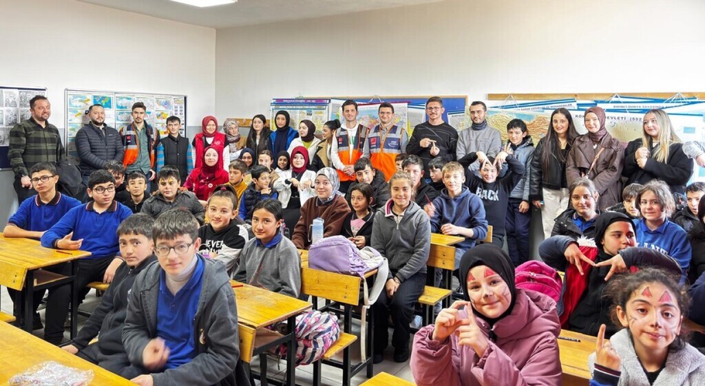 DPÜ Şaphane MYO’dan Gediz’de ’Tutum, Yatırım ve Türk Malları Haftası’ etkinliği