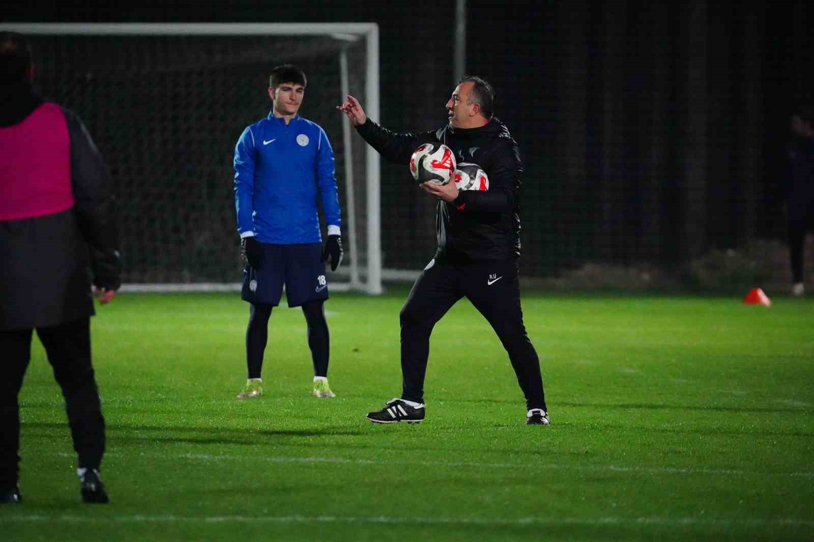 &Ccedil;aykur Rizespor&rsquo;un kamp mesaisi devam ediyor
