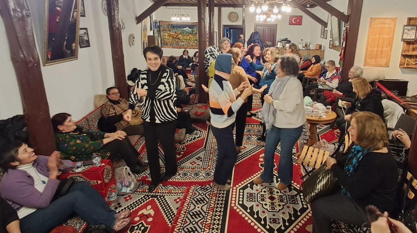 K&uuml;tahya&rsquo;da "&Ouml;rg&uuml;n&uuml; al da gel" etkinliği kadınları bir araya getirdi
