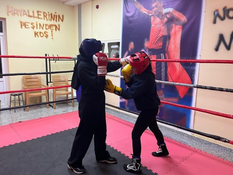 Bilecik’te boks eğitimiyle gençler ringlere hazırlanıyor