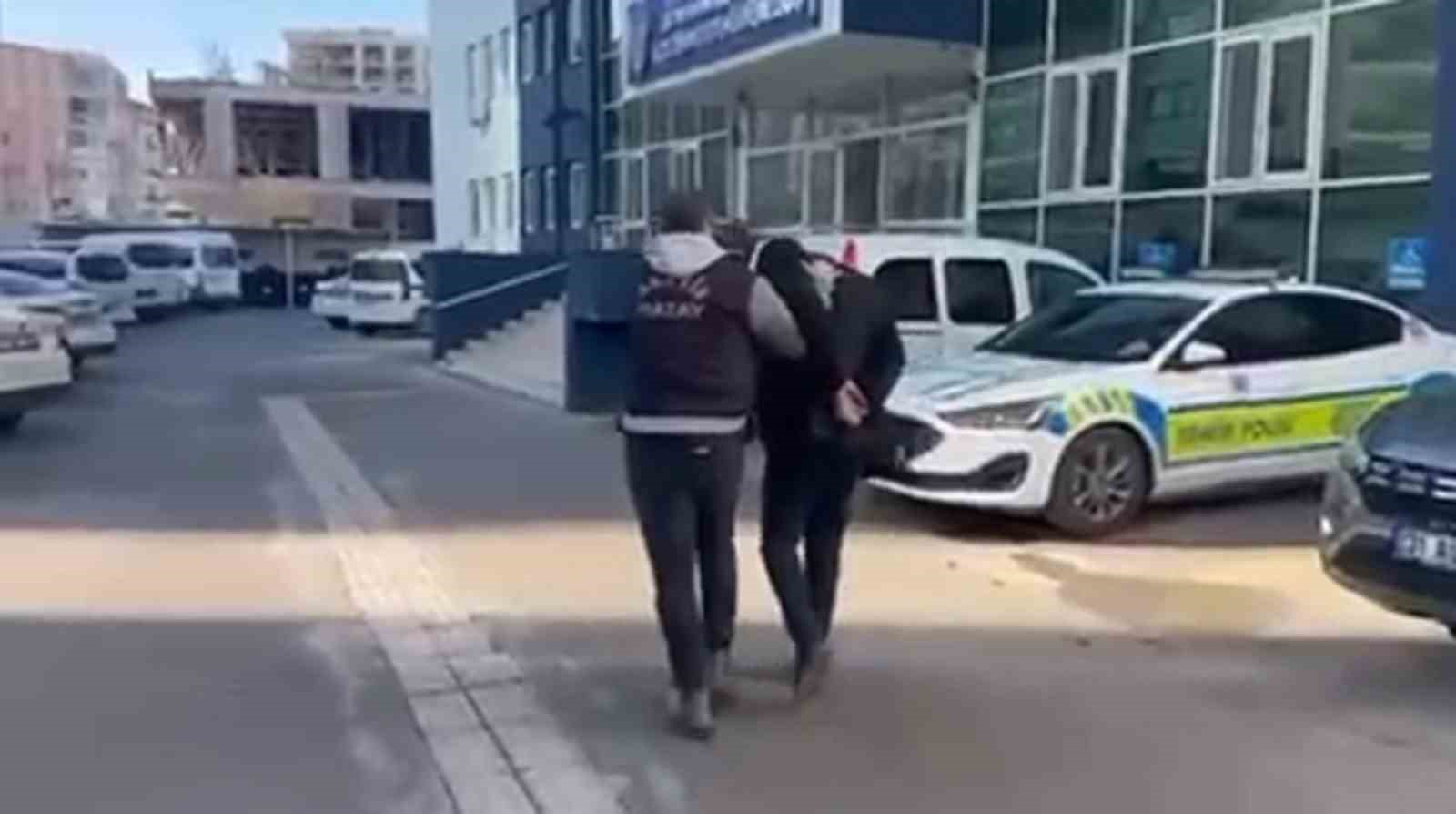 Vergi su&ccedil;undan hapis cezası ile aranan şahıs yakalandı
