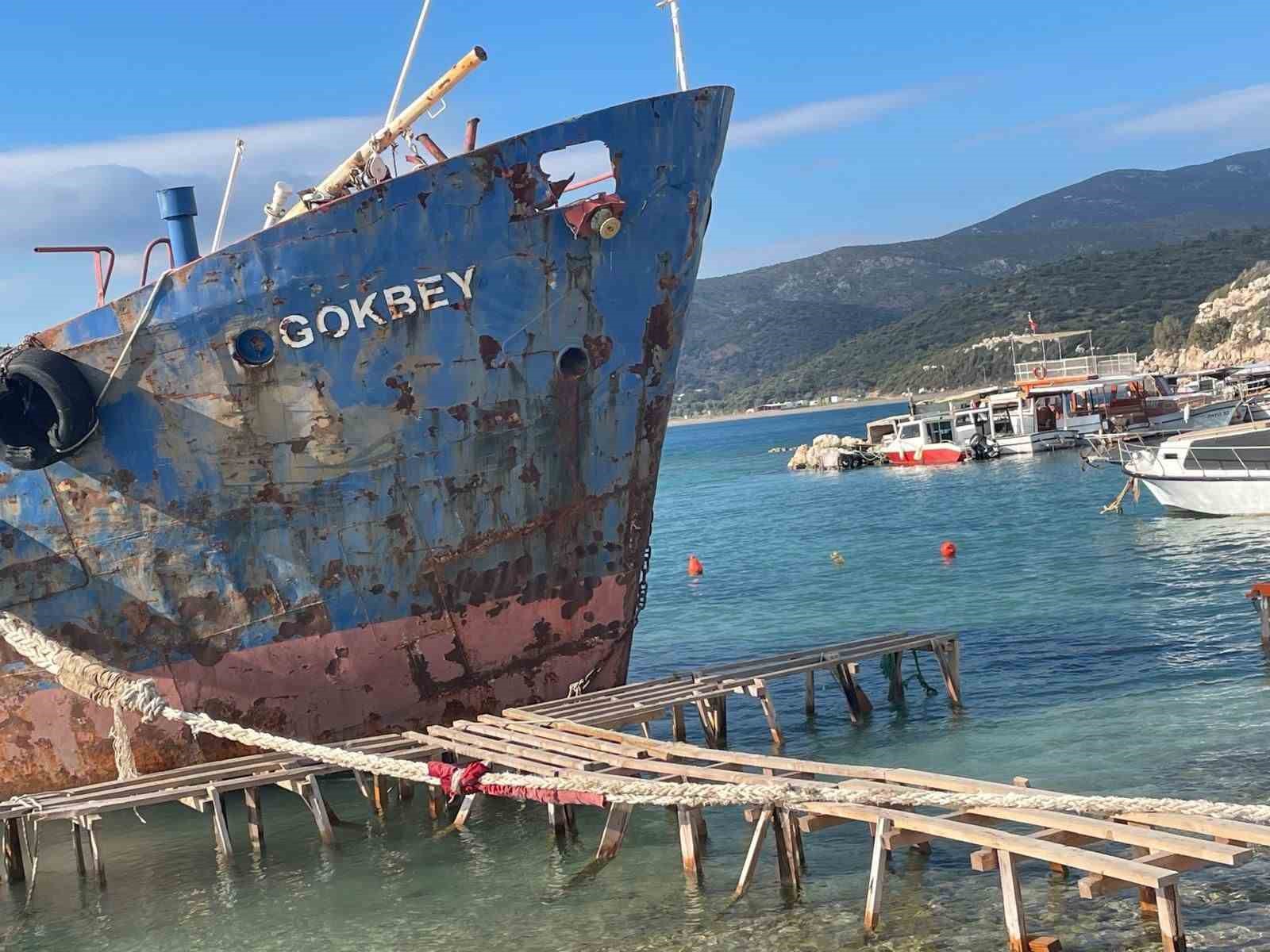 Urla&rsquo;daki hurda geminin sahipleri hakkında işlem başlatıldı

