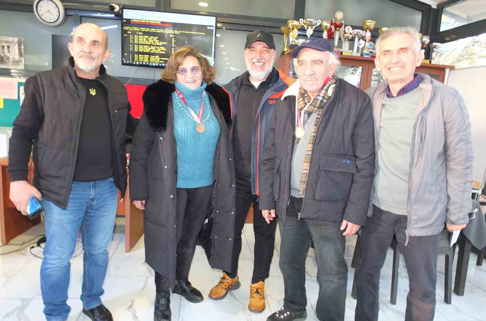 Burhaniye&rsquo;de Bri&ccedil; Federasyon Turnuvası d&uuml;zenlendi
