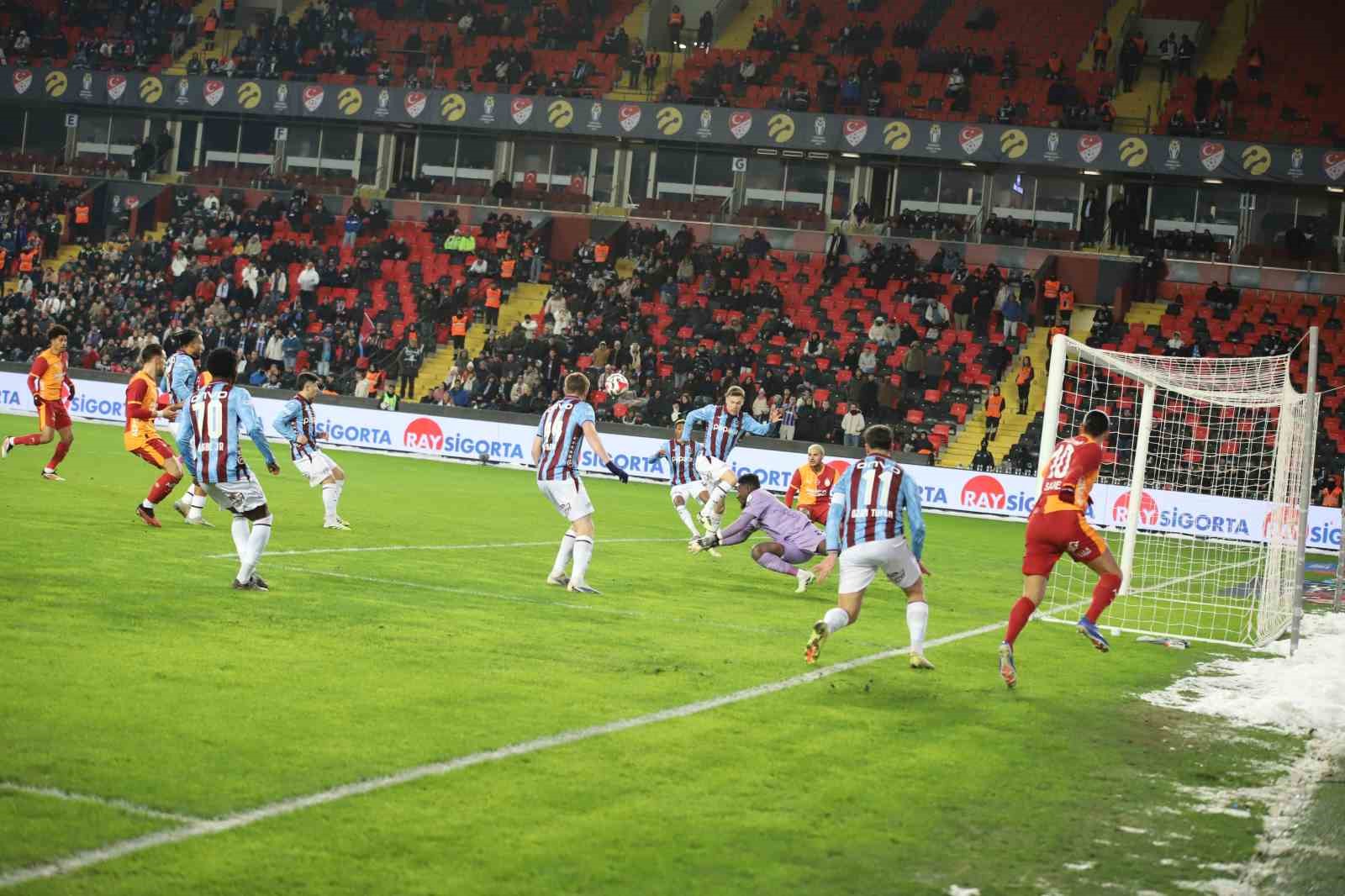 Turkcell Süper Kupa: Galatasaray: 0 - Trabzonspor: 0 (Maç devam ediyor)