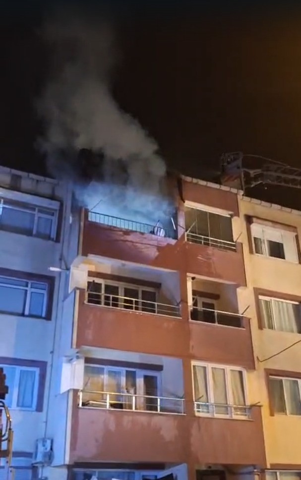 Kocaeli&rsquo;de ev yangını
