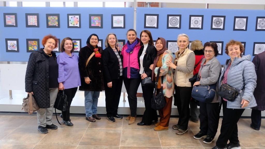 Anadolu &Uuml;niversitesi 60 yaş &uuml;st&uuml; Tazelenme &Uuml;niversitesi &ouml;ğrencilerinden mandala sergisi
