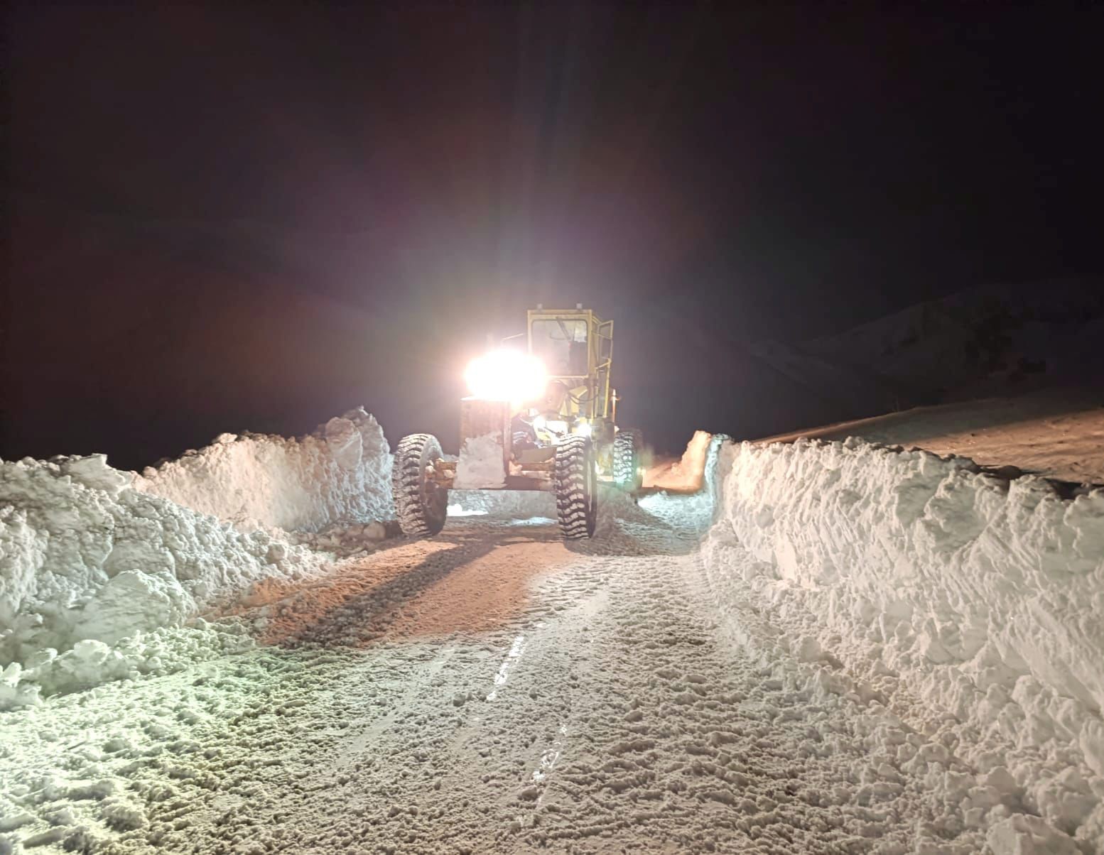 Van&rsquo;da kardan dolayı kapanan 625 yoldan 586&rsquo;sı a&ccedil;ıldı
