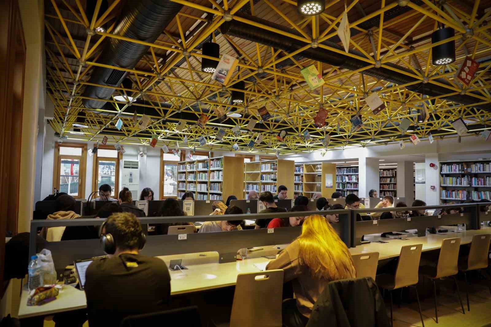 Bursa&rsquo;nın bilgiye a&ccedil;ılan kapılarına yoğun ilgi
