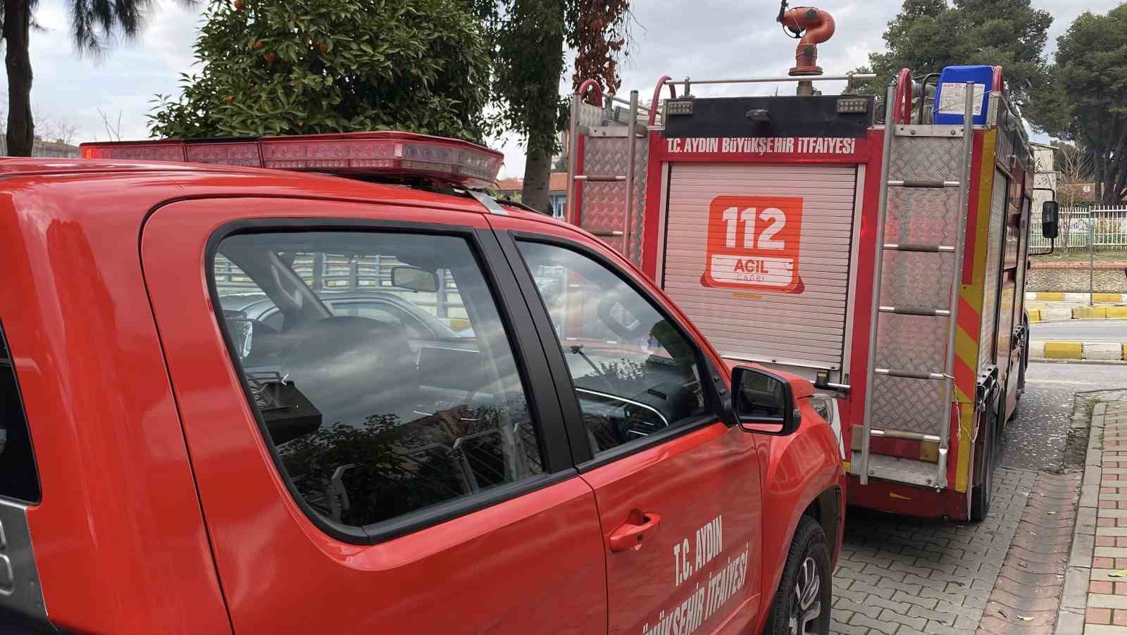 Taziye evine yemek yaparken evini yakıyordu
