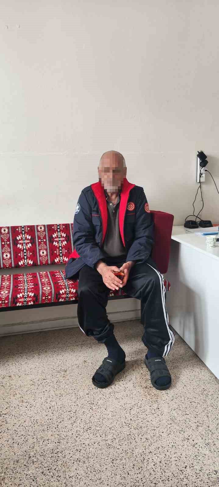 Elazığ&rsquo;da donmak &uuml;zere olan vatandaşın yardımına itfaiye yetişti
