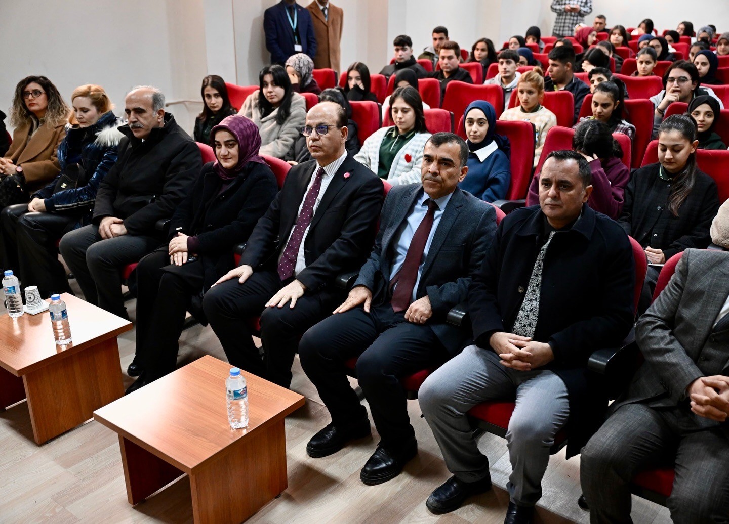 Yeşilyurt Belediyesi&rsquo;nden &ouml;ğrencilere TYT-AYT kaynak kitap desteği
