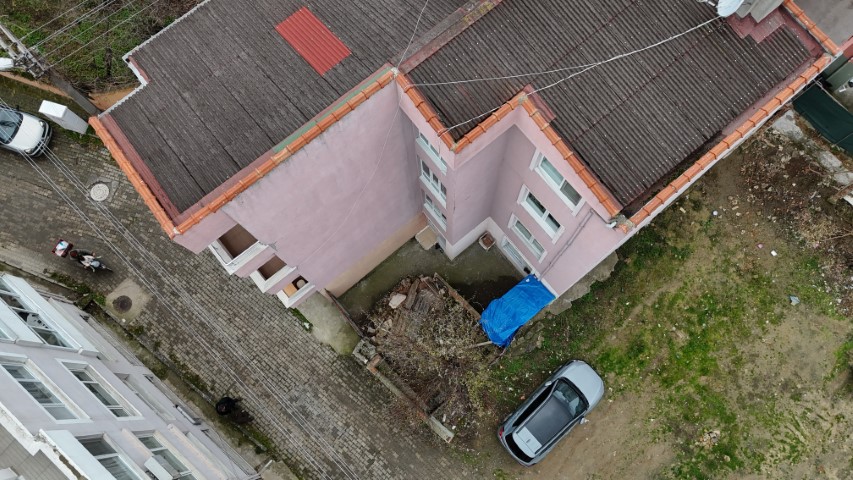 Edirne&rsquo;de ilgin&ccedil; manzara: Osmanlı d&ouml;nemi kabri apartman bah&ccedil;esinde kaldı