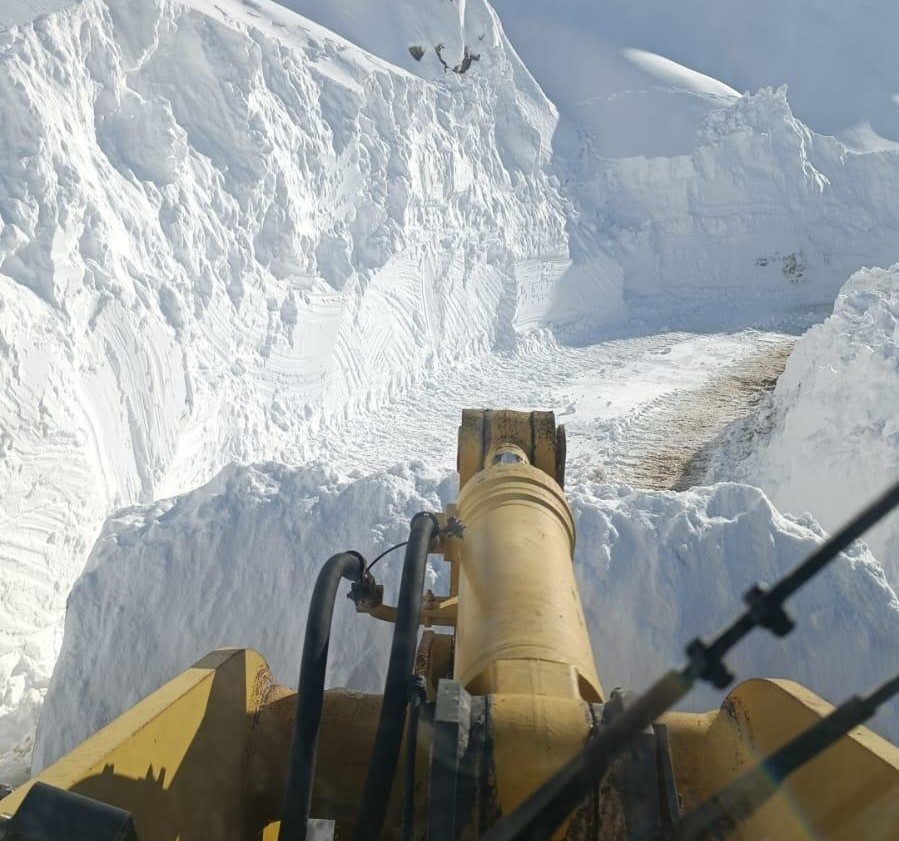 Bitlis&rsquo;te k&ouml;y yolları tek tek a&ccedil;ılıyor
