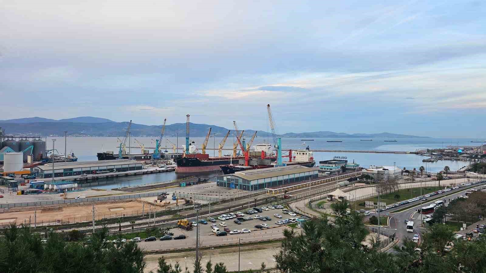 Bandırma Limanı&rsquo;nda 2025&rsquo;te dış ticaret hacmi 2,2 milyar doları aştı

