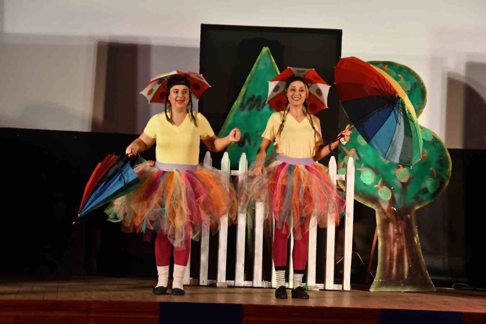 Başkan &Ccedil;er&ccedil;ioğlu S&ouml;keli &ccedil;ocukları tiyatro ile buluşturdu
