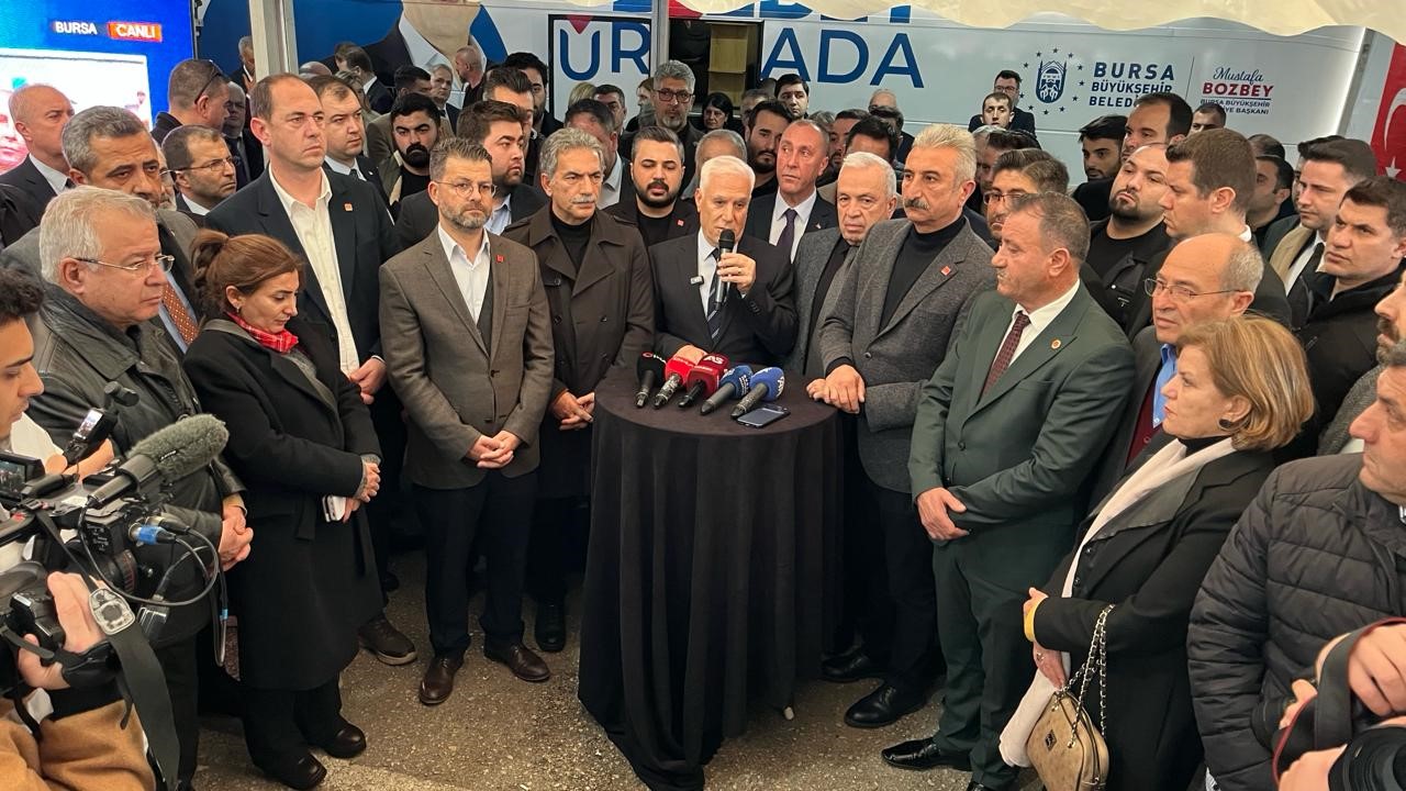 Bursa B&uuml;y&uuml;kşehir Belediye Başkanı Bozbey: "Bunlar bizi asla yıldıramaz, yıldırması da m&uuml;mk&uuml;n değildir"
