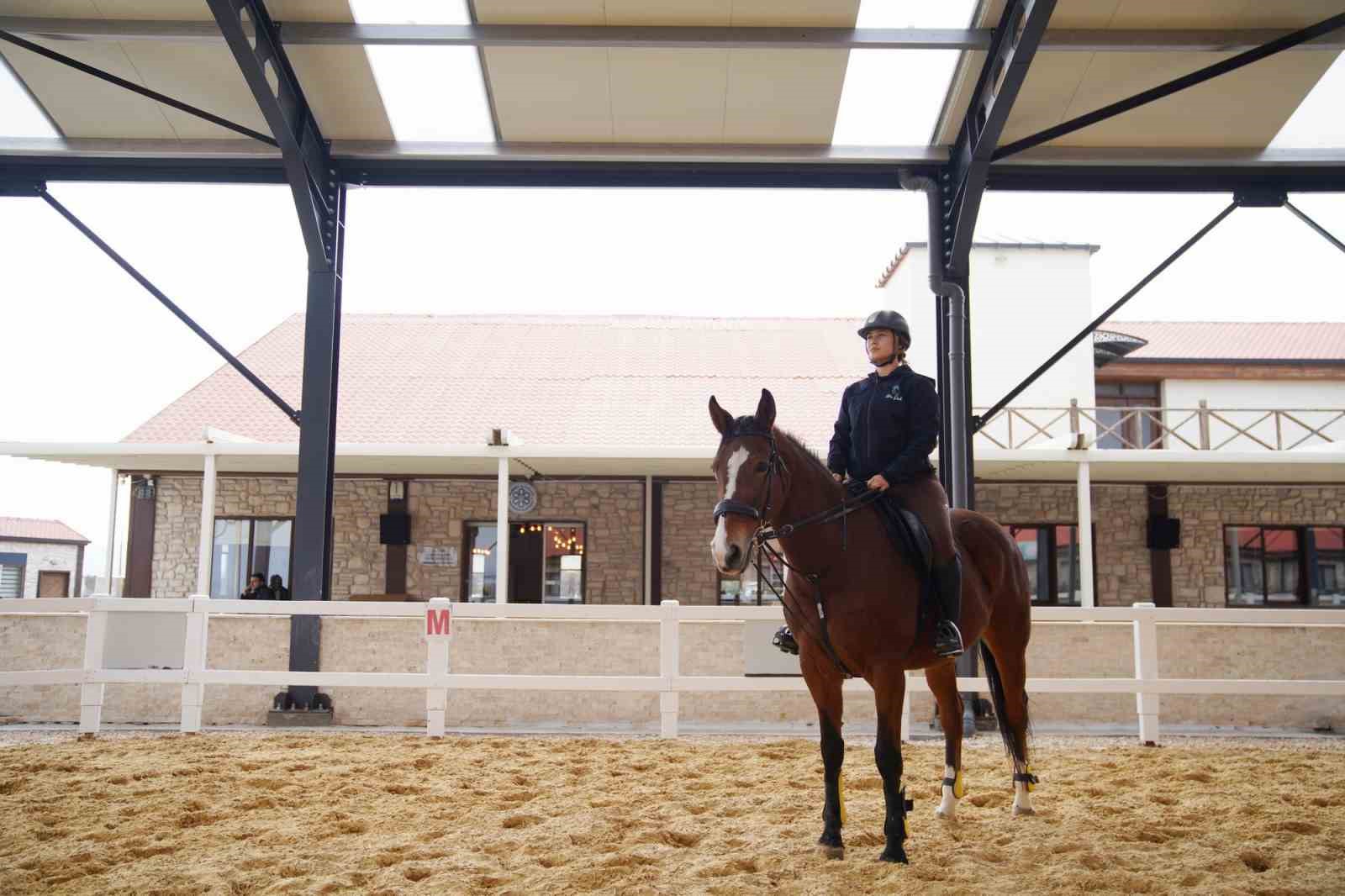 Aliapark Atla Terapi ve Hipoterapi Merkezi yeni y&uuml;z&uuml;yle hizmete a&ccedil;ıldı
