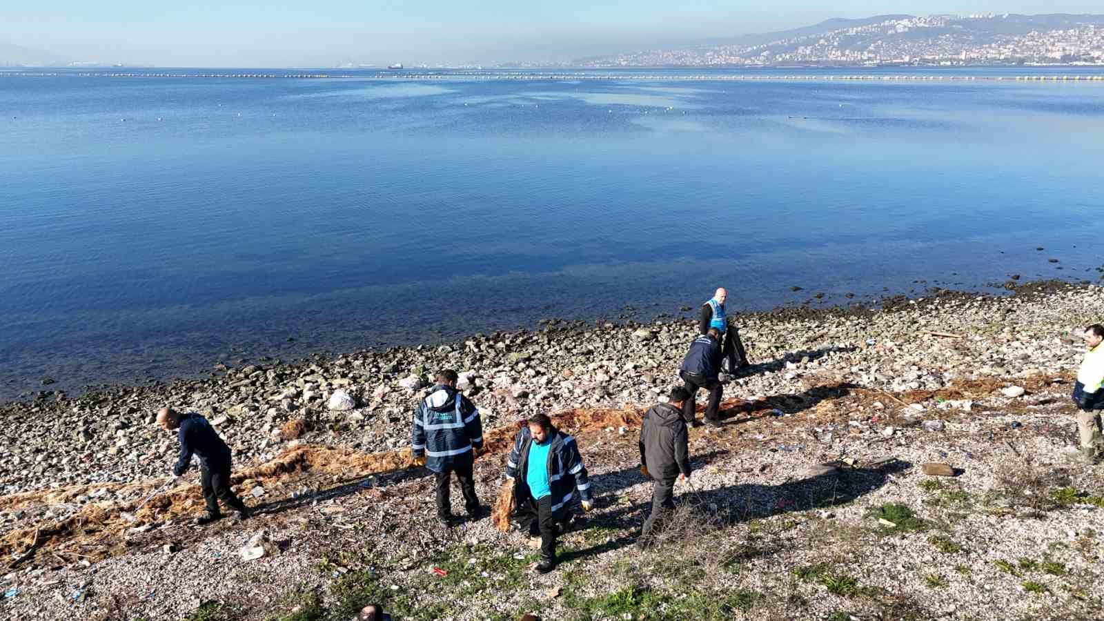 "Mavi Takım" ekibi 16 tonun &uuml;zerinde atık topladı
