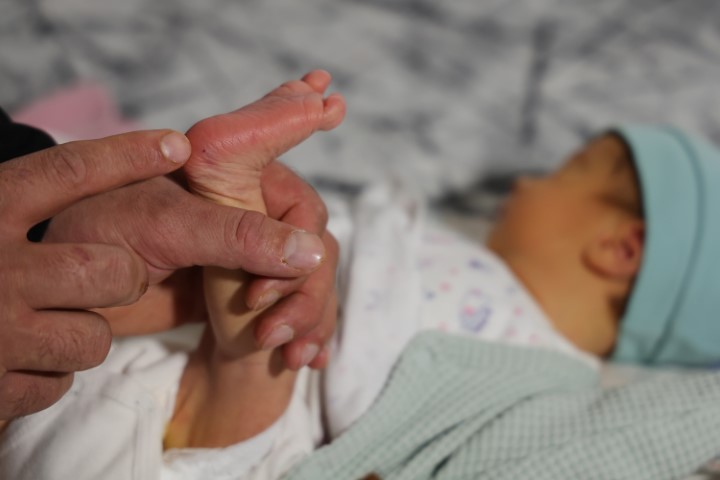 Topuk kanı &ccedil;ıkmazı: Bebeklerine kayyum atanması endişesiyle yaşıyorlar