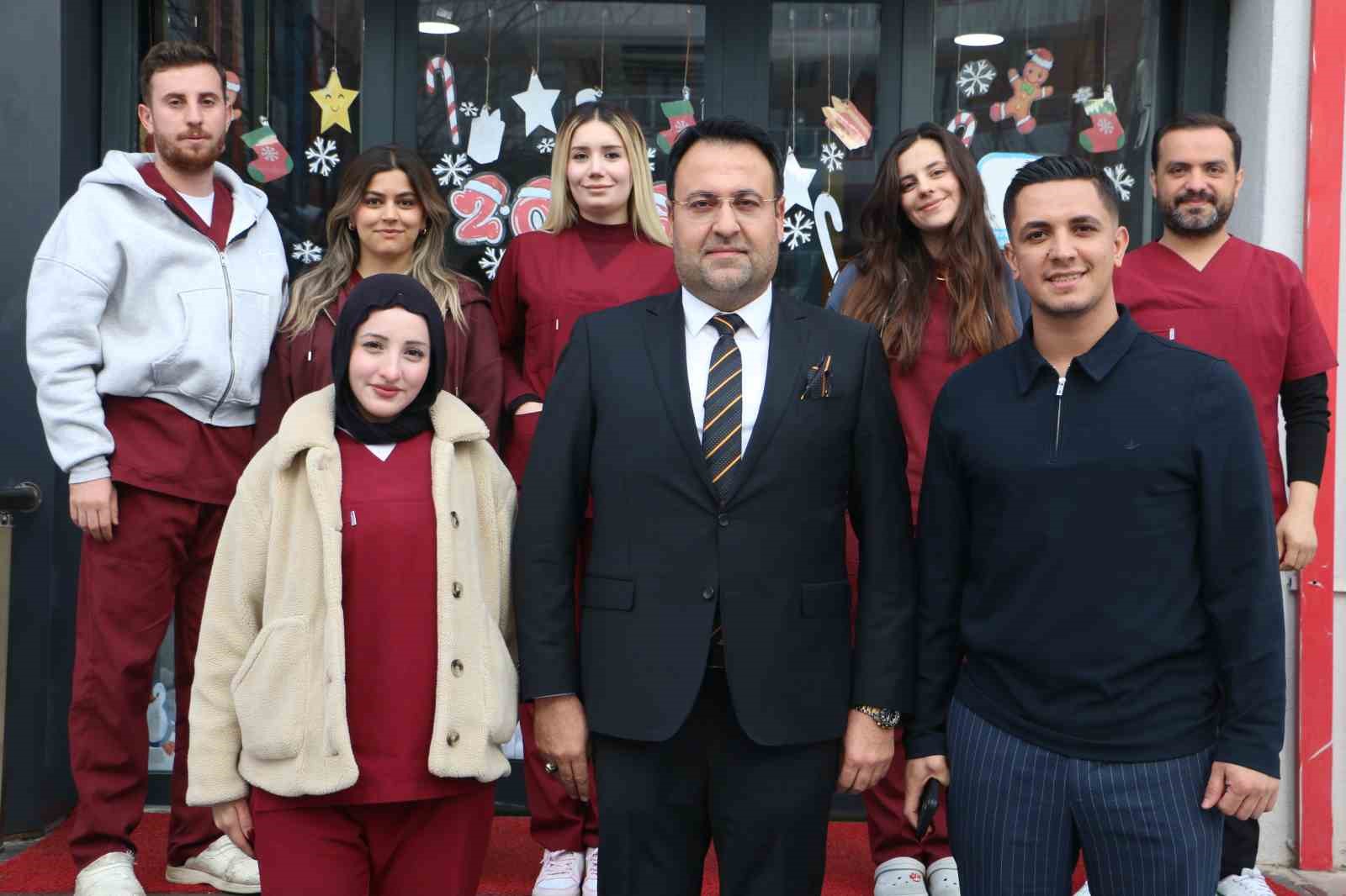 Erdemliler Hareketi Derneği, ihtiyaç sahibi çocuklara mont ve bot desteğinde bulundu