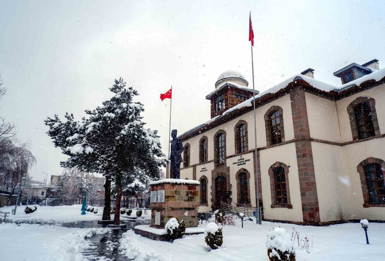 Erzurum Kongre Binası ziyaret&ccedil;ilere kapatıldı
