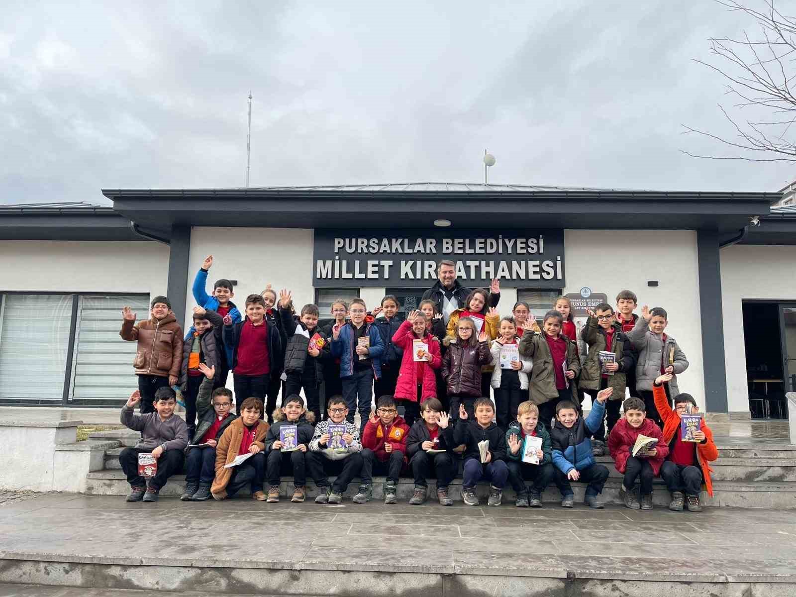 Pursaklar Belediyesi, kitap okuma etkinliğinde ilkokul &ouml;ğrencilerini ağırladı
