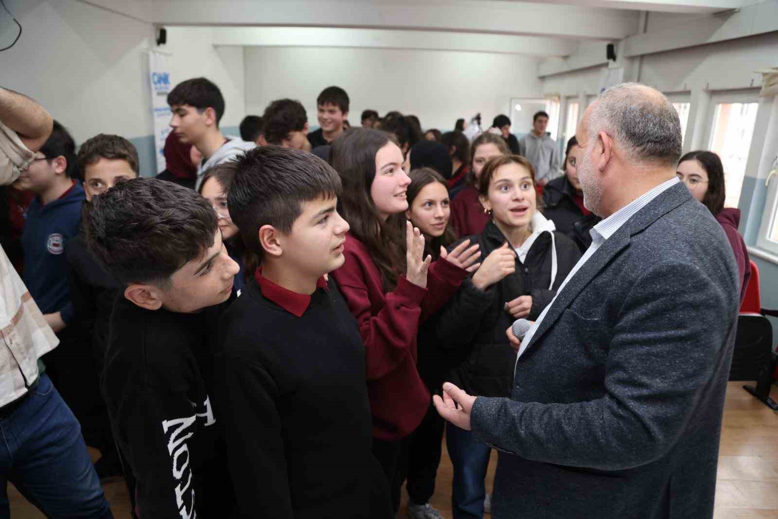 Başkan Sandık&ccedil;ı: "Gen&ccedil;lerimizin her daim yanındayız"
