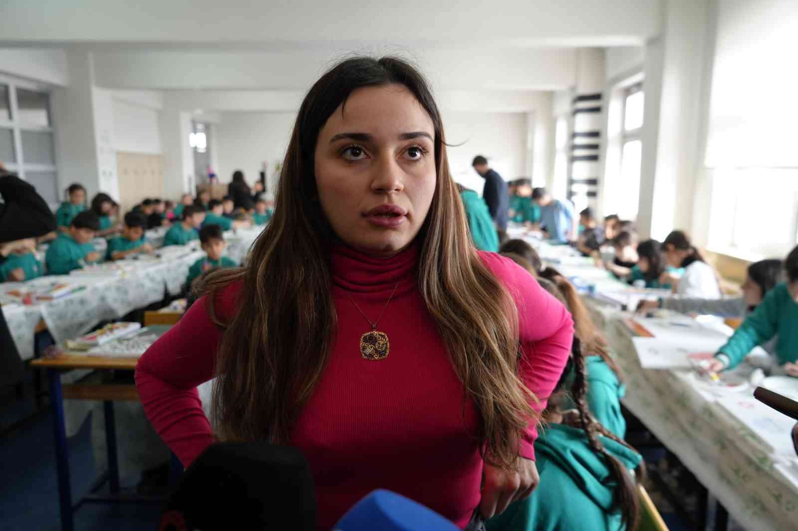 Tuval başında umut: Erzincanlı &ccedil;ocuklar sanatla buluştu
